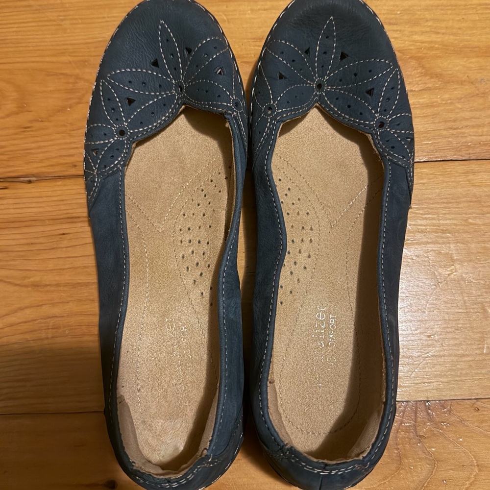 Naturalizer ‘N5 Comfort’ Kipper Blue Nubuck Leather / Suede Floral Flats